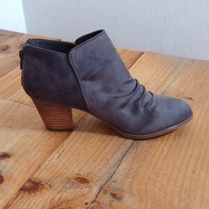 Report Gray Faux Suede Clarice Heeled Bootie Size 7.5 NEW